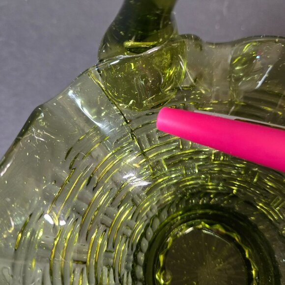 Vintage MCM Green Art Glass Basket Weave Pattern Design & Ruffled Edge *READ* - Picture 5 of 11